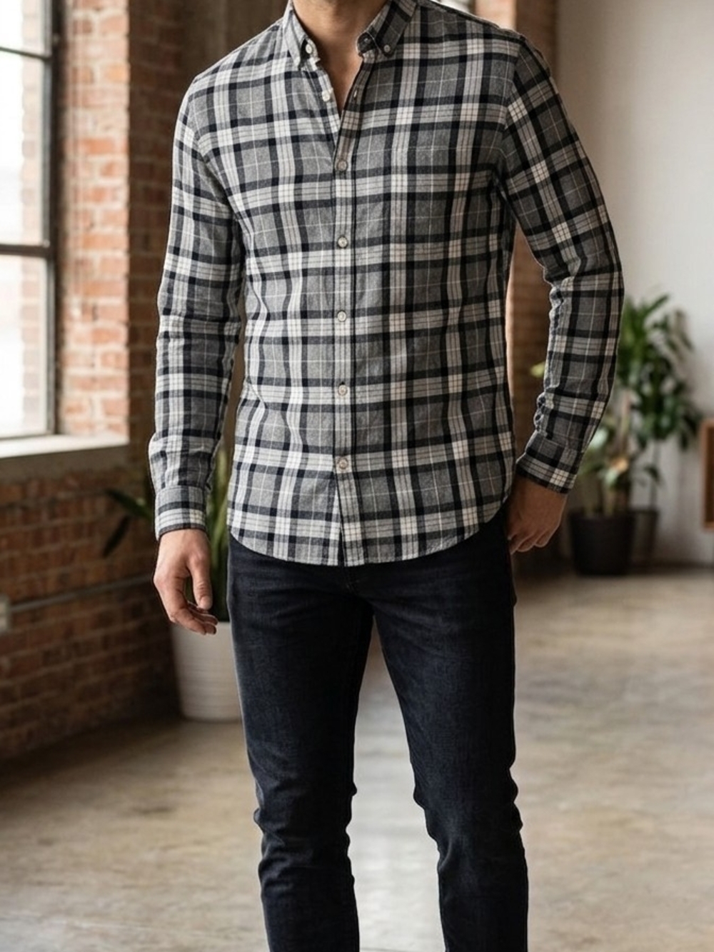 H&M Men's Black and White Plaid Button-Down Shirt   MS